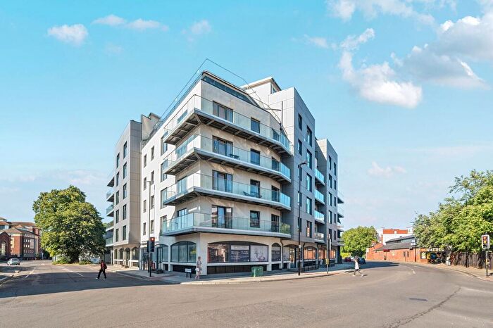 2 Bedroom Flat For Sale In Royal Crescent Road, Royal Crescent Apartments, SO14