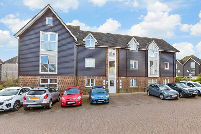 2 Bedroom Flat For Sale In Paxton Avenue, Hawkinge, Folkestone, Kent, CT18