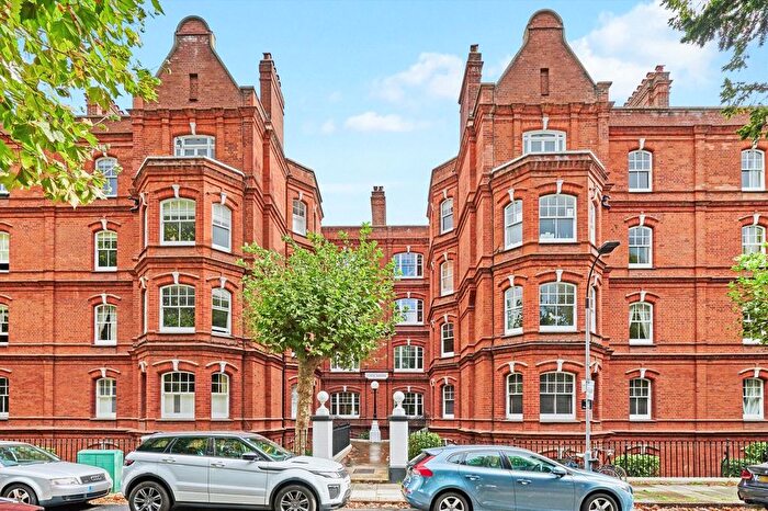 2 Bedroom Flat To Rent In Queen's Club Gardens, West Kensington, W14