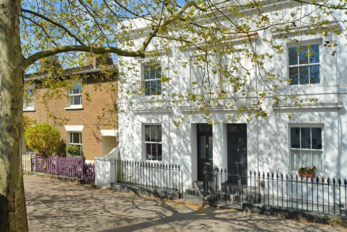 2 Bedroom Terraced House For Sale In Maple Road, Surbiton, KT6