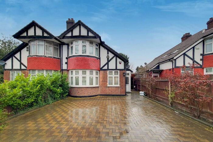 3 Bedroom Property To Rent In Great West Road, Hounslow, TW5