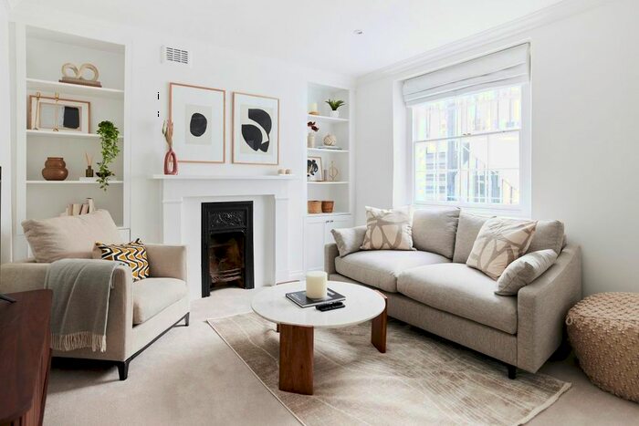 5 Bedroom Flat To Rent In Moore Street, London, SW3