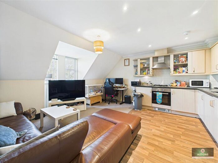 1 Bedroom Flat For Sale In Brookhill Road, Copthorne, RH10