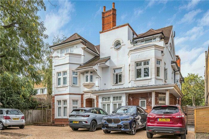 3 Bedroom Flat To Rent In Woodborough Road, Putney, SW15