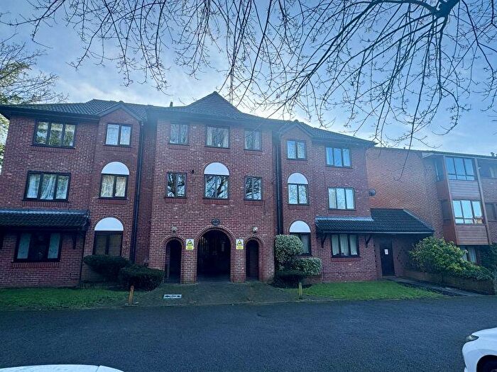 1 Bedroom Flat To Rent In Burleigh Court, Belmont Road, Leatherhead, KT22