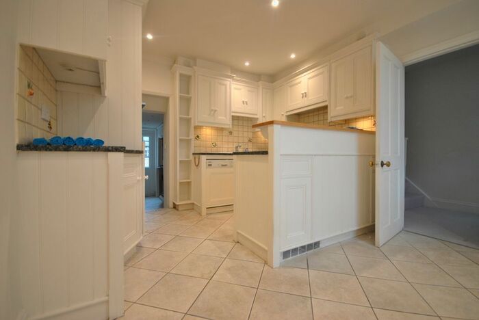 6 Bedroom Terraced House To Rent In Bell Street, Shaftesbury, Dorset, SP7