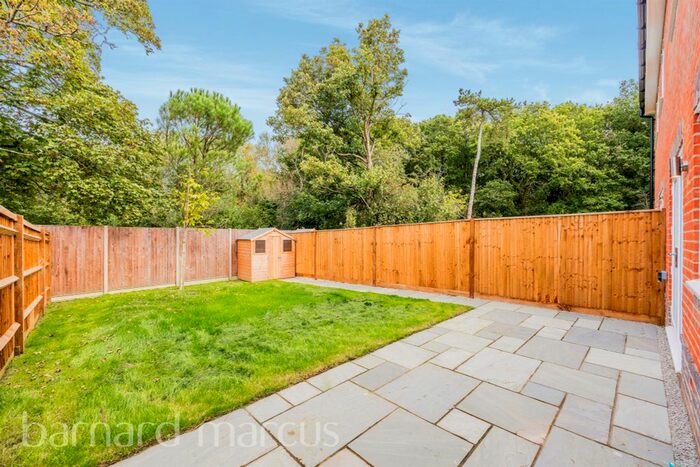 3 Bedroom Semi-Detached House For Sale In Whyteleafe Road, Caterham, CR3