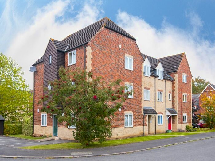 3 Bedroom Flat To Rent In Anna Pavlova Close, Abingdon, OX14