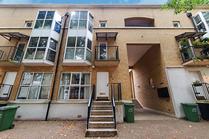 5 Bedroom Town House To Rent In Princes Court, Surrey Quays, SE16