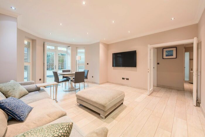 2 Bedroom Flat To Rent In Belsize Park Gardens, London, NW3