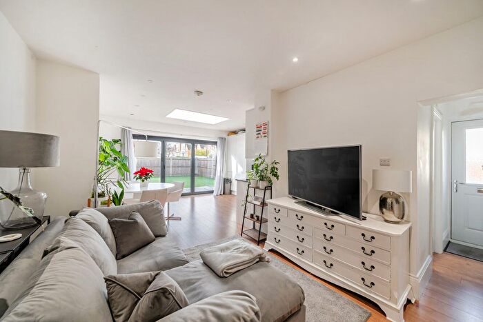 2 Bedroom Flat For Sale In Pelham Road, Beckenham, BR3