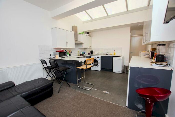 6 Bedroom House To Rent In Tiverton Road, Birmingham, B29