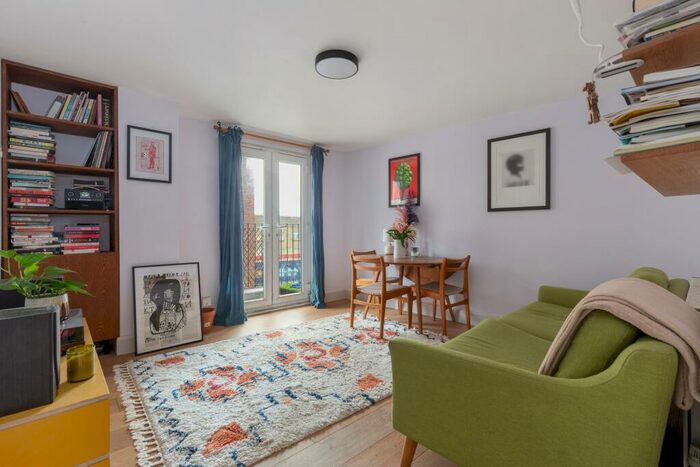 2 Bedroom Flat To Rent In Elm Grove, SE15