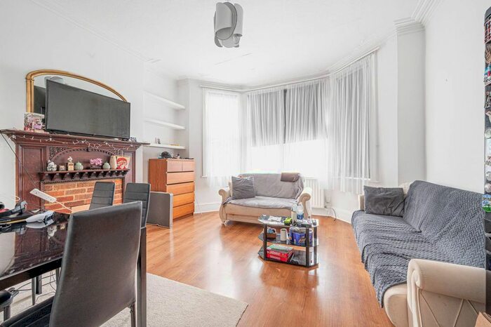 2 Bedroom Flat To Rent In Dollis Park, Finchley, London, N3