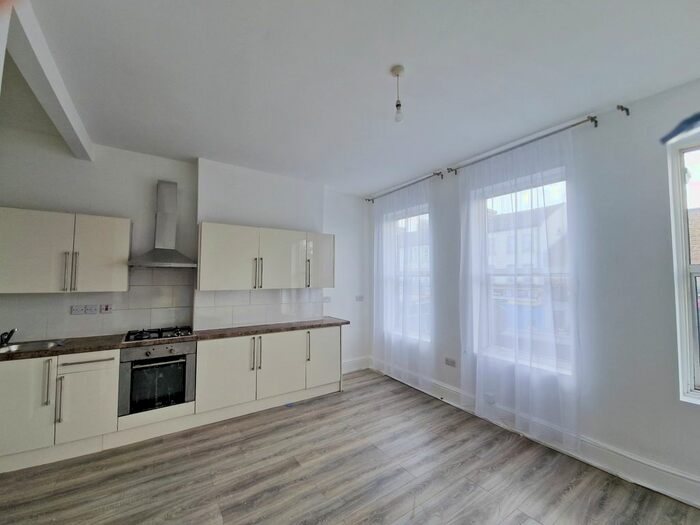 2 Bedroom Flat To Rent In Romford Road, Manor Park, London, E12