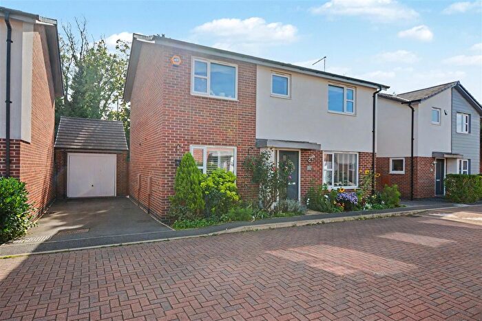 4 Bedroom Detached House For Sale In Autumn Way, Beeston, Nottingham, NG9