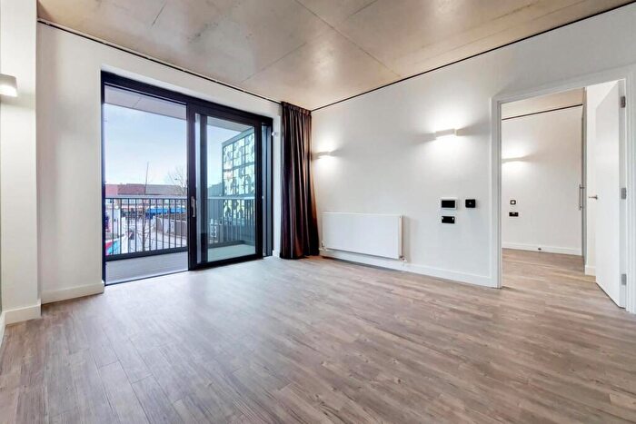 Apartment To Rent In Repton Gardens, Wembley Park, HA9