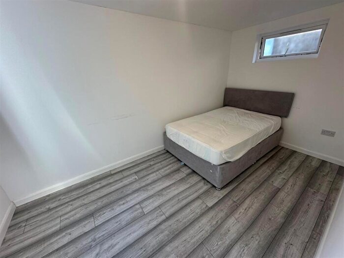 1 Bedroom Apartment To Rent In Great North Way, London, NW4