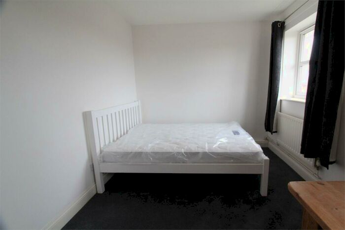 2 Bedroom Apartment To Rent In De Havilland Road, Edgware, HA8