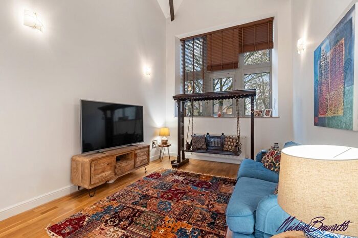 2 Bedroom Flat For Sale In Green End, Clayton, Bradford, BD14