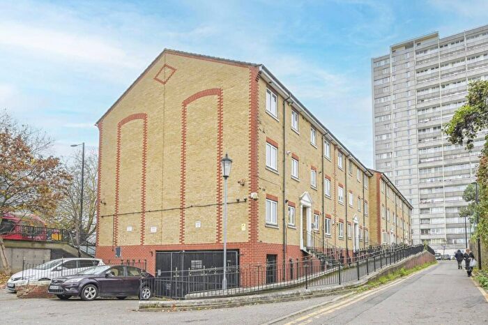 1 Bedroom Flat To Rent In Glamis Place, Wapping, London, E1W