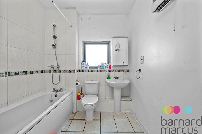 2 Bedroom Flat For Sale In Lanacre Avenue, London, NW9