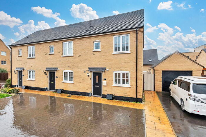 2 Bedroom End Of Terrace House For Sale In Cartwright Close, Huntingdon, PE28