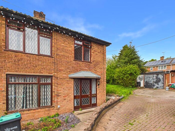 3 Bedroom Semi-Detached House For Sale In Laxton Drive, Meden Vale, Mansfield, NG20
