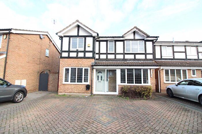 4 Bedroom Semi Detached House For Sale In Four Bedroom Detached On Milton Way, LU5