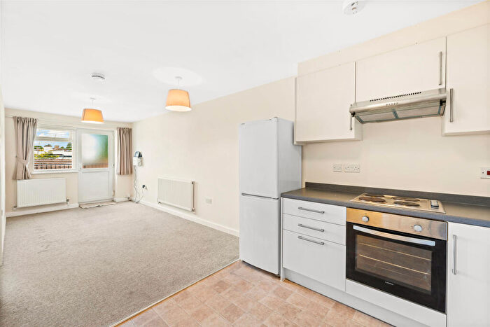 1 Bedroom Apartment To Rent In Ref: Pp - Dovers Green Road, Reigate, RH2