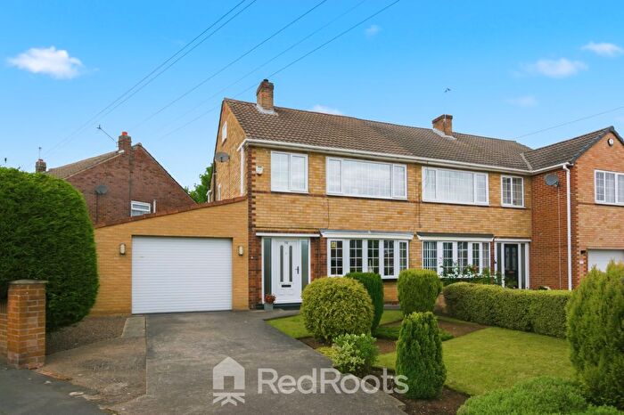 3 Bedroom Semi-detached House For Sale In St. Davids Drive, Doncaster, South Yorkshire, DN5