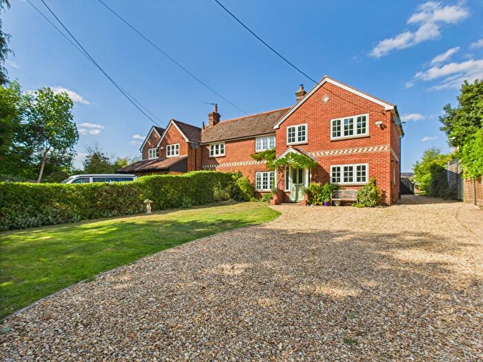4 Bedroom Semi-Detached House For Sale In The Glen, Tadley, RG26