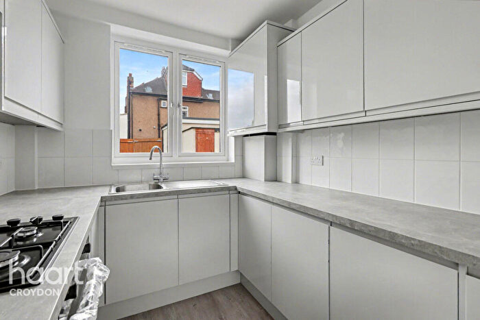 4 Bedroom Semi Detached House For Sale In Croydon Road, Croydon, CR0