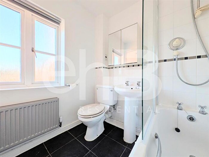 2 Bedroom Flat To Rent In Lee Meadowe, Chase Meadow, Warwick, CV34