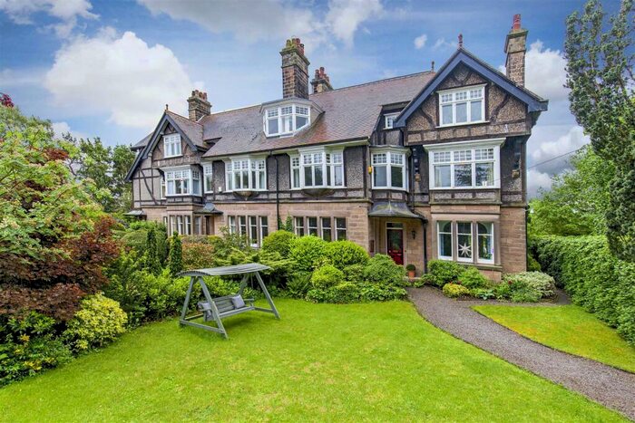 6 Bedroom House For Sale In Ashford Road, Bakewell, DE45