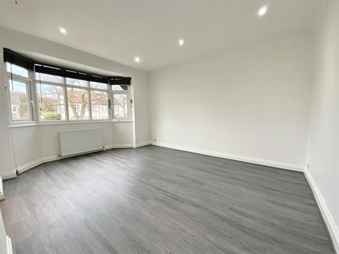 2 Bedroom Flat To Rent In Rose Hill Park West, Sutton, SM1