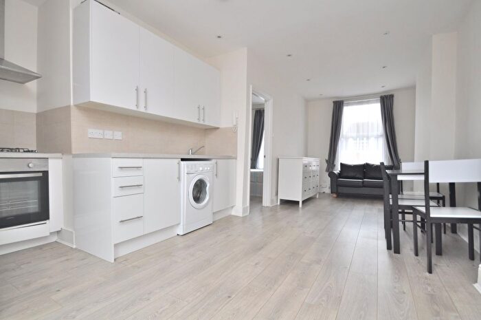 1 Bedroom Flat To Rent In Marlborough Road, Archway, N19