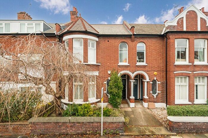 2 Bedroom Maisonette For Sale In Burnbury Road, Balham, SW12