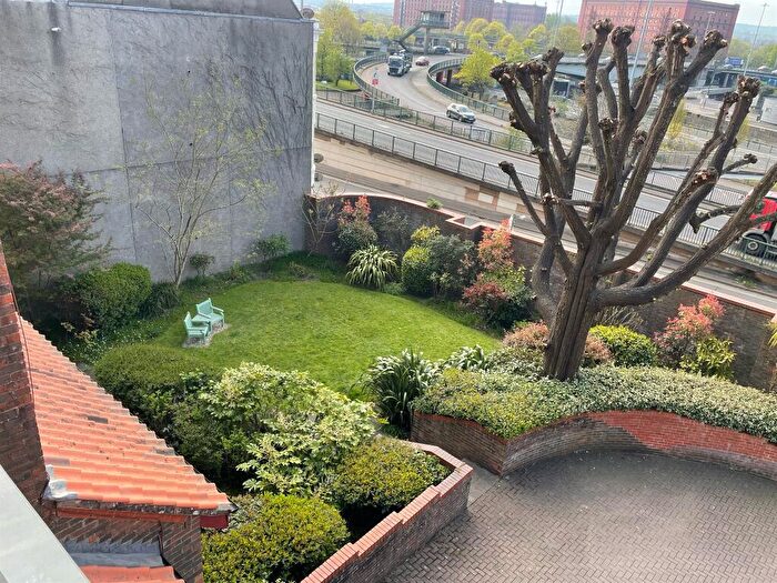 Apartment For Sale In Cumberland Place, Bristol, BS8