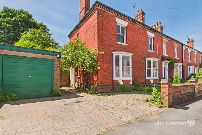 4 Bedroom Semi-Detached House For Sale In Park Street, Loughborough, LE11