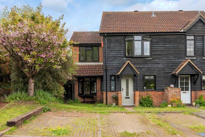 3 Bedroom Semi-Detached House For Sale In Barleymow Court, Betchworth, RH3