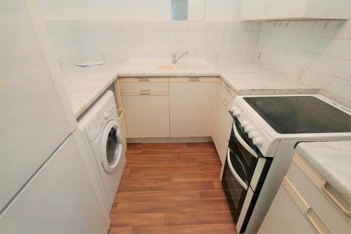 1 Bedroom Flat To Rent In Turnpike Lane, Uxbridge, UB10