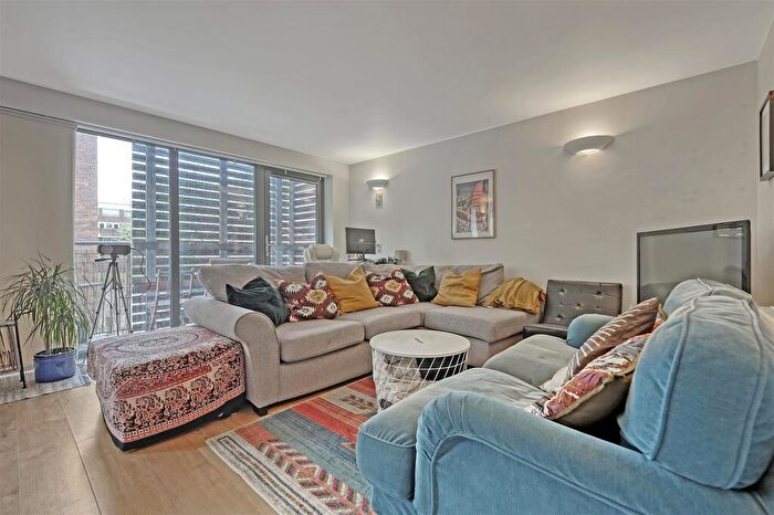2 Bedroom Flat For Sale In Bemerton Street, London, N1