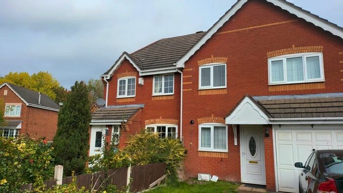 3 Bedroom Property To Rent In Kirkham Way, Tipton, DY4