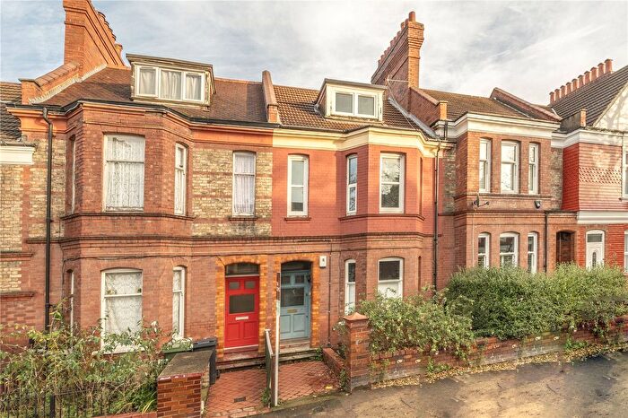2 Bedroom Flat For Sale In Cricklade Avenue, Streatham Hill, SW2