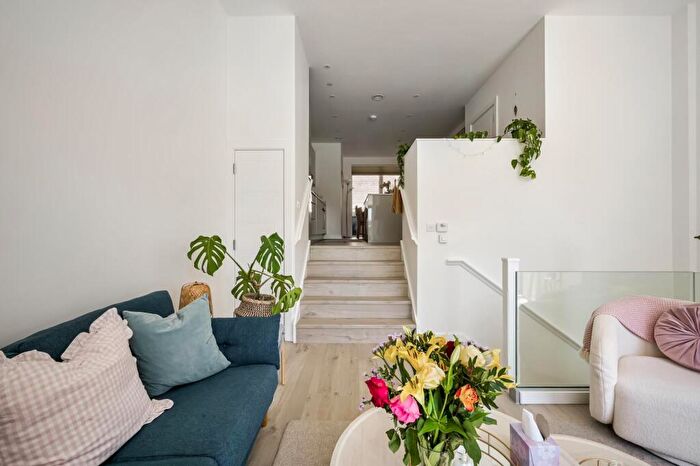 3 Bedroom Maisonette For Sale In Gallions Road, London, E16