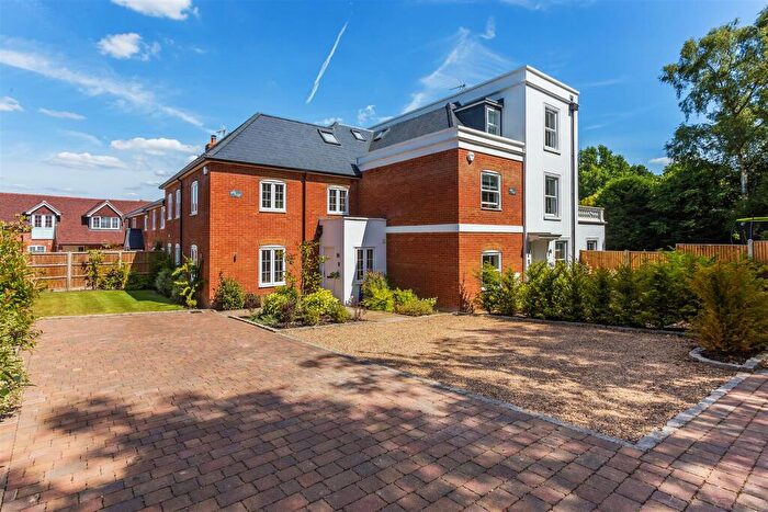 4 Bedroom House To Rent In Woking Road, Jacobs Well, GU4
