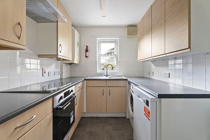2 Bedroom Flat To Rent In Creswick Road, London, W3