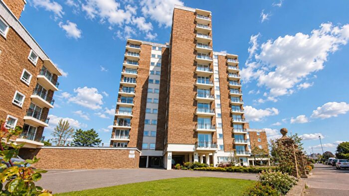 2 Bedroom Flat For Sale In The Esplanade, Frinton-On-Sea, CO13