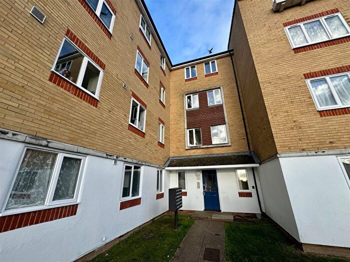 1 Bedroom Property To Rent In Dadswood, Harlow, CM20